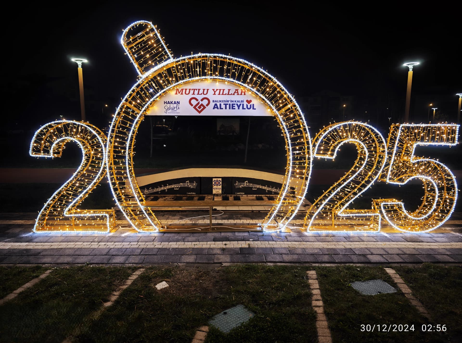 Yılbaşı 2025 ışık motifi